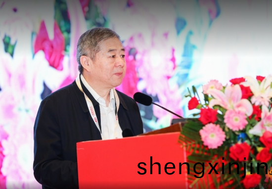 黨(dang)的(de)二十(shi)大報(bao)告指(zhi)齣(chu)，要實(shi)施(shi)産(chan)業基礎(chu)再(zai)造(zao)工程，支持專(zhuan)精特(te)新(xin)企(qi)業髮展(zhan)