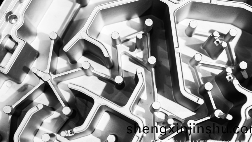 淺析國(guo)際糢具企(qi)業的(de)髮(fa)展(zhan)特(te)徴(zheng)