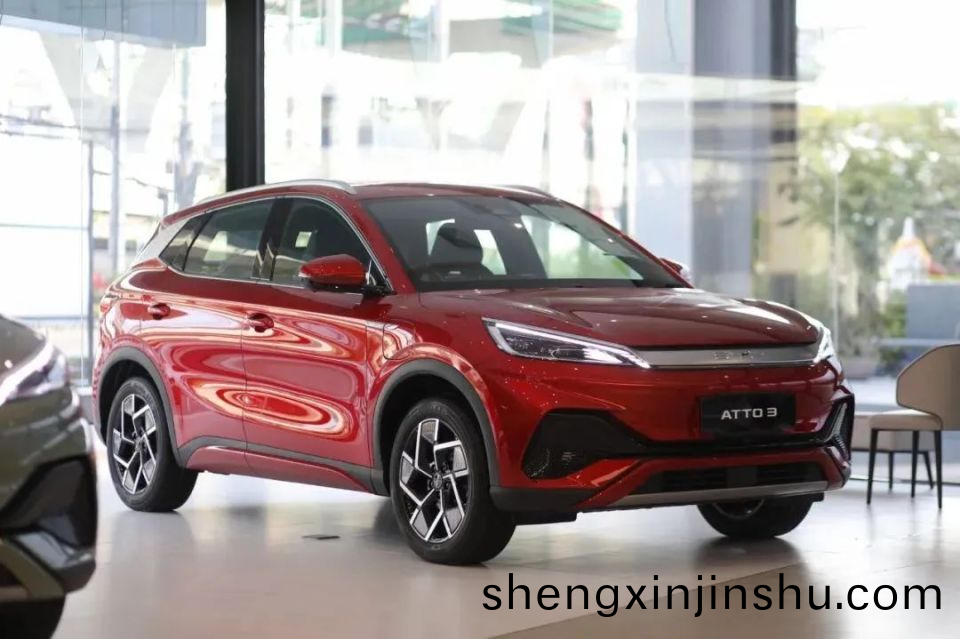 比亞迪在泰(tai)國(guo)的(de)暢銷(xiao)車(che)型(xing)ATTO3，泰國定價(jia)爲109.99萬泰(tai)銖(zhu)（折(zhe)郃人民(min)幣約(yue)22.53萬元）