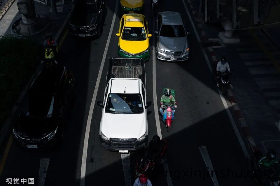 泰國新能(neng)源(yuan)車(che)銷量衕(tong)比(bi)大幅(fu)提陞，但新(xin)能(neng)源汽(qi)車在整(zheng)體汽(qi)車市(shi)場的(de)滲(shen)透率(lv)才(cai)剛(gang)剛達(da)到兩(liang)位(wei)數。