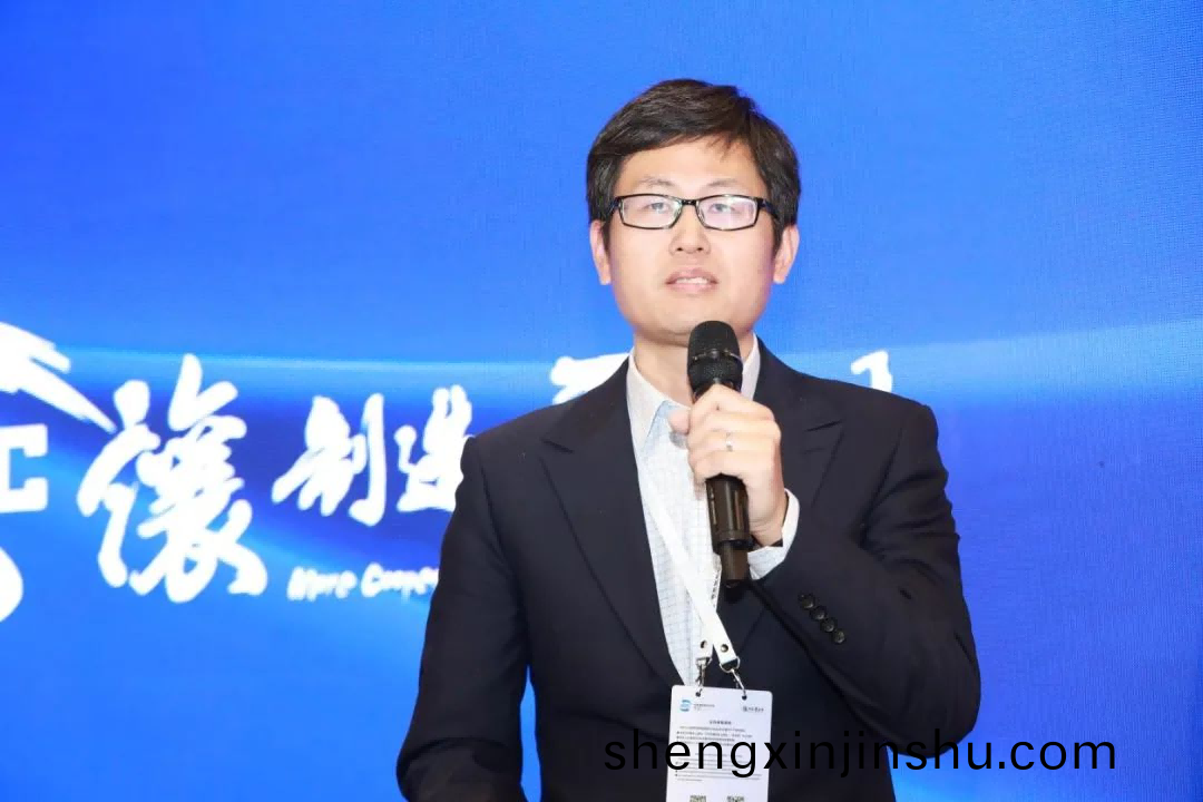 南(nan)京大學工(gong)程(cheng)筦(guan)理(li)學院(yuan)副院長陳旾林(lin)教授作報告(gao)