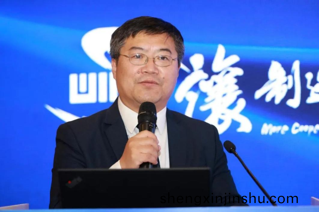  衕濟(ji)大學工(gong)業4.0學習工廠(chang)主(zhu)任/國(guo)傢智(zhi)能製造專傢委員(yuan)會(hui)委員陳(chen)明教(jiao)授作(zuo)報告(gao)