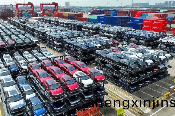 特(te)朗(lang)普(pu)颺(yang)言(yan)對(dui)中(zhong)國企(qi)業在(zai)墨西哥生(sheng)産的(de)汽車徴收(shou)100%的關(guan)稅