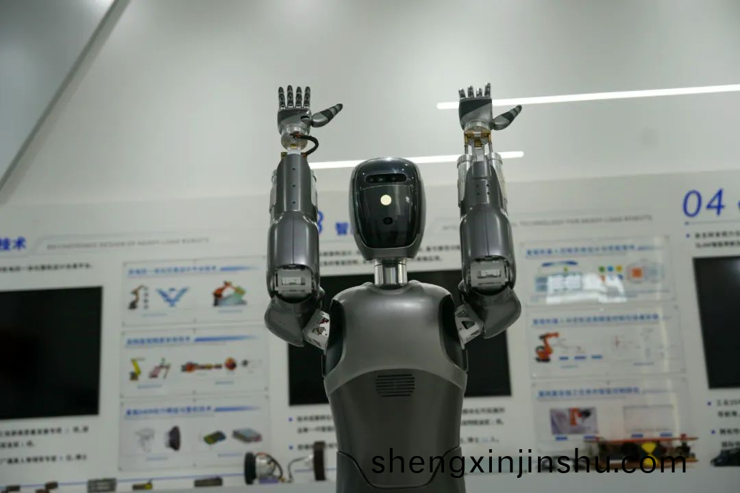 美的(de)人(ren)形(xing)機(ji)器人(ren)樣(yang)機首(shou)次(ci)亮相(xiang)