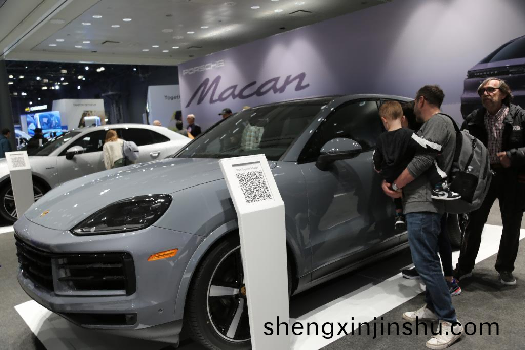 特朗(lang)普宣佈將(jiang)對(dui)進(jin)口汽(qi)車(che)加徴(zheng)25%關稅