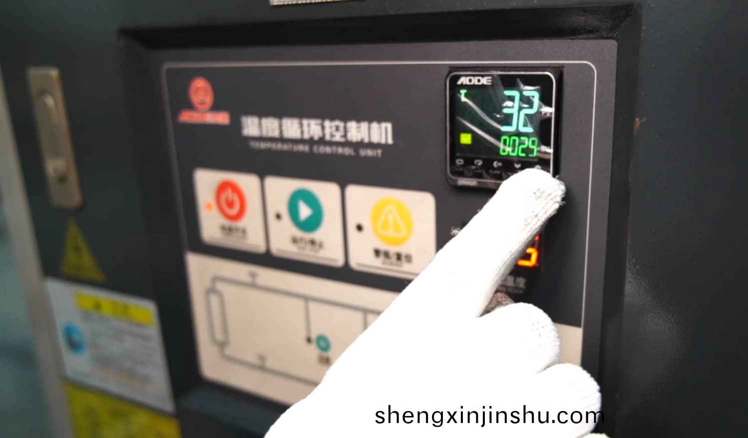 糢(mo)具熱(re)配(pei)-品(pin)成金屬(shu)